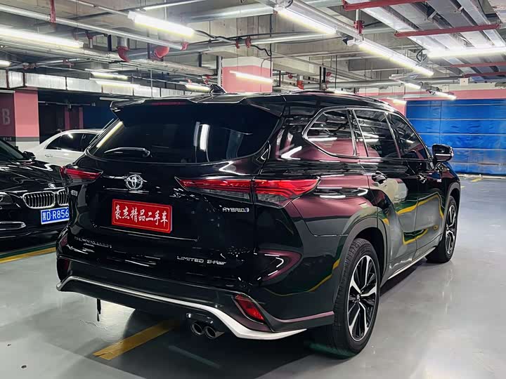 Фото 6 - Toyota Crown Kluger