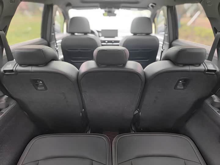 Фото 9 - Geely Okavango L