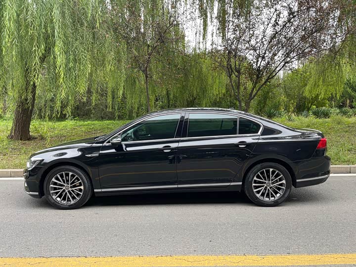 Фото 3 - Volkswagen Magotan