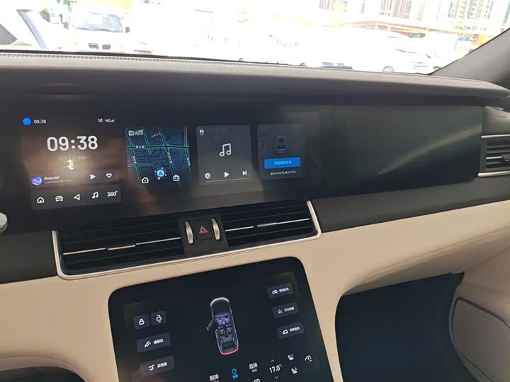 Фото 16 - LiXiang One