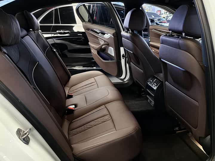 Фото 12 - BMW 5 Series