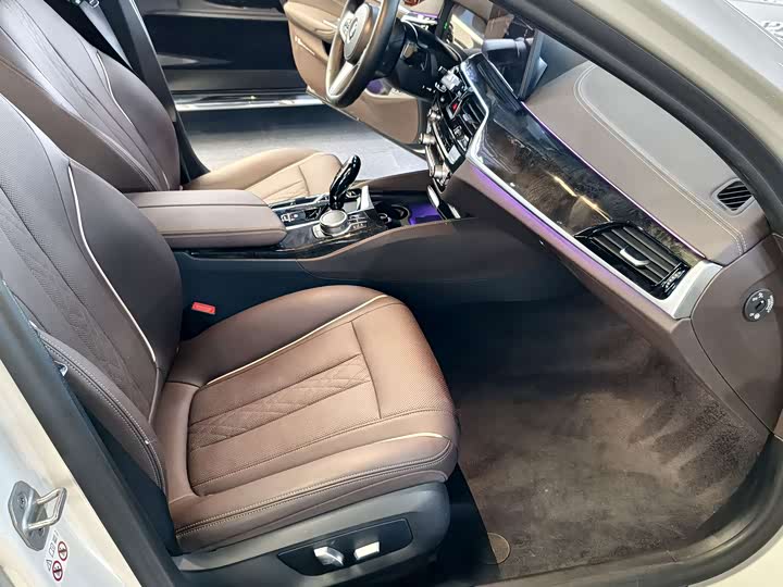 Фото 13 - BMW 5 Series