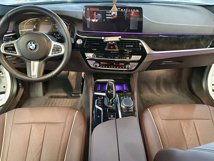 Фото 15 - BMW 5 Series