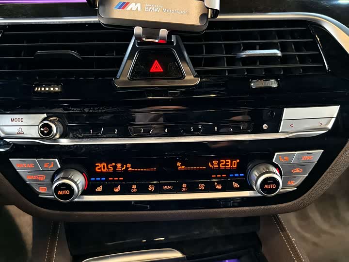 Фото 17 - BMW 5 Series