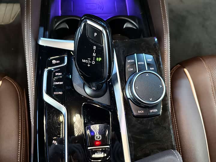 Фото 18 - BMW 5 Series