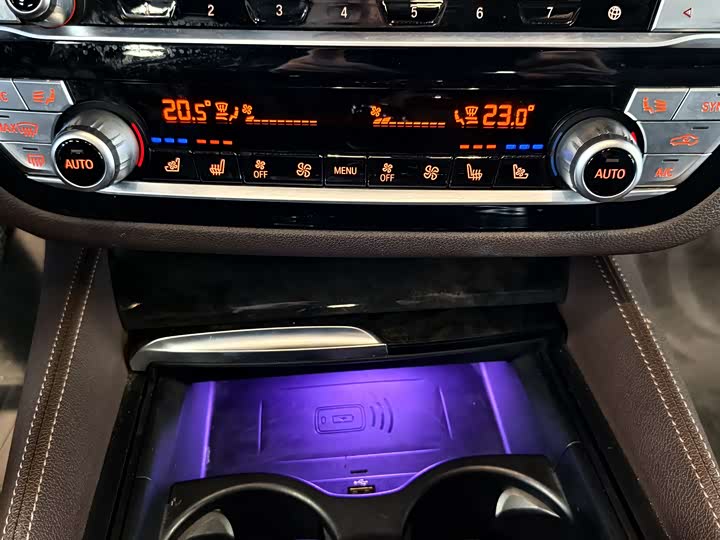 Фото 19 - BMW 5 Series