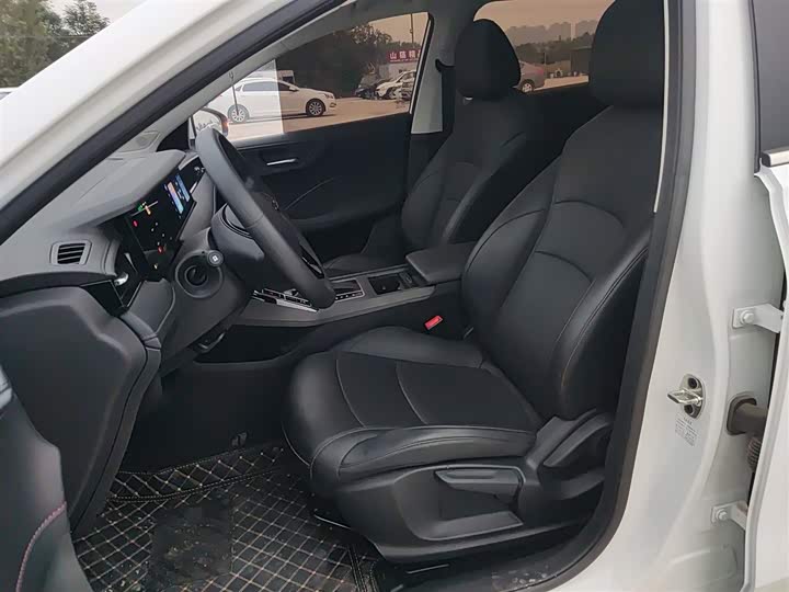 Фото 15 - Roewe i5