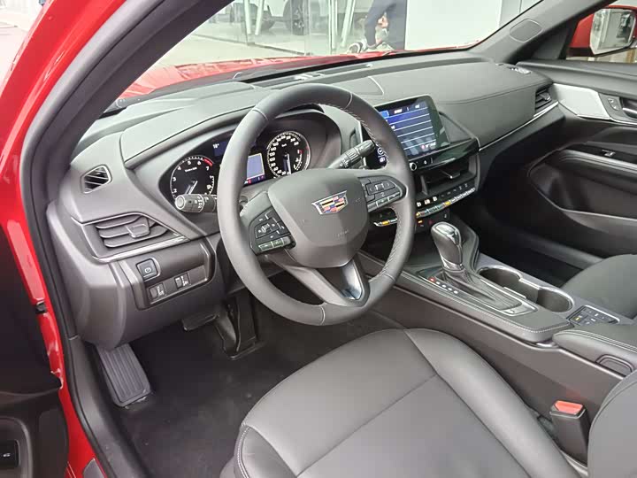 Фото 11 - Cadillac CT4