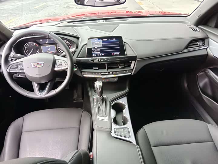 Фото 12 - Cadillac CT4