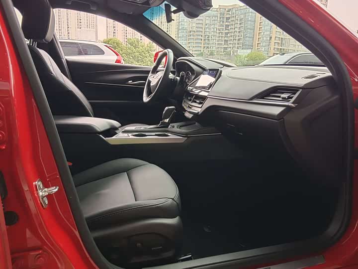 Фото 13 - Cadillac CT4