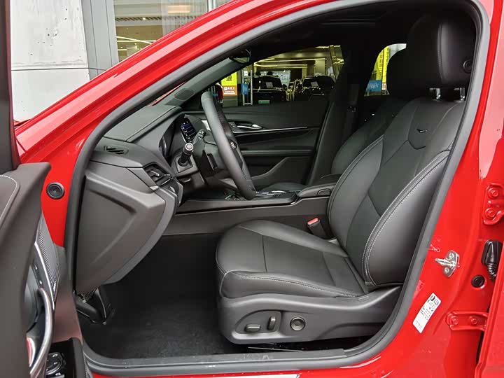 Фото 9 - Cadillac CT4