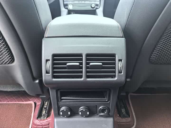 Фото 10 - Jaguar F-Pace