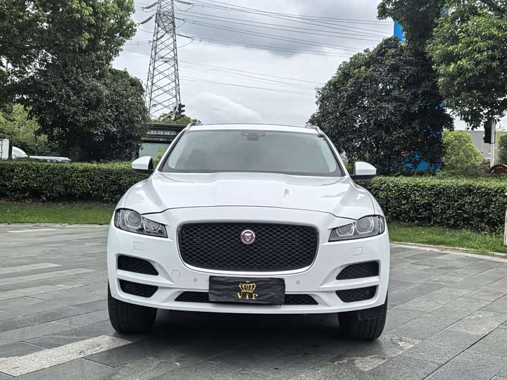 Фото 2 - Jaguar F-Pace