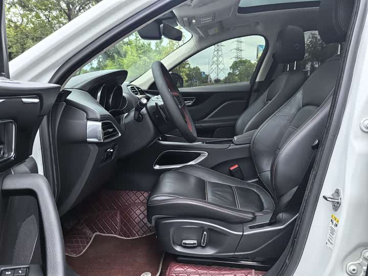 Фото 4 - Jaguar F-Pace