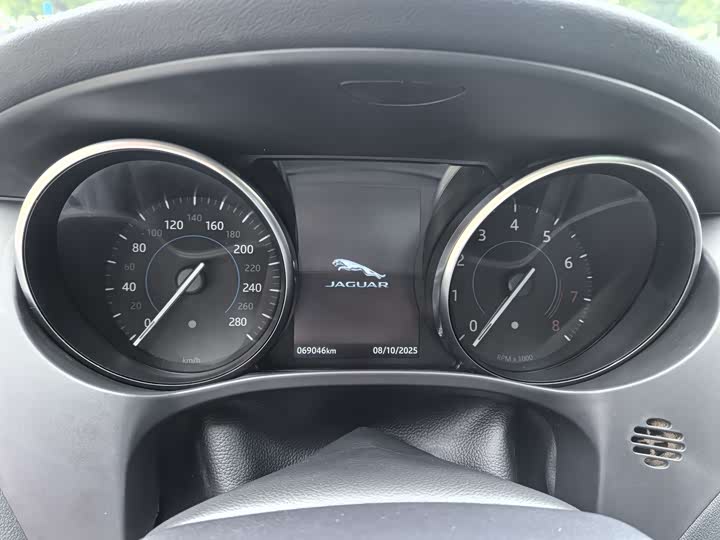 Фото 5 - Jaguar F-Pace