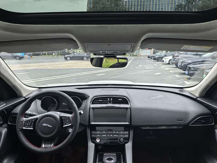 Фото 7 - Jaguar F-Pace