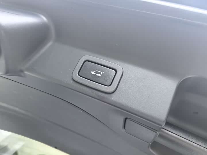 Фото 9 - Jaguar F-Pace