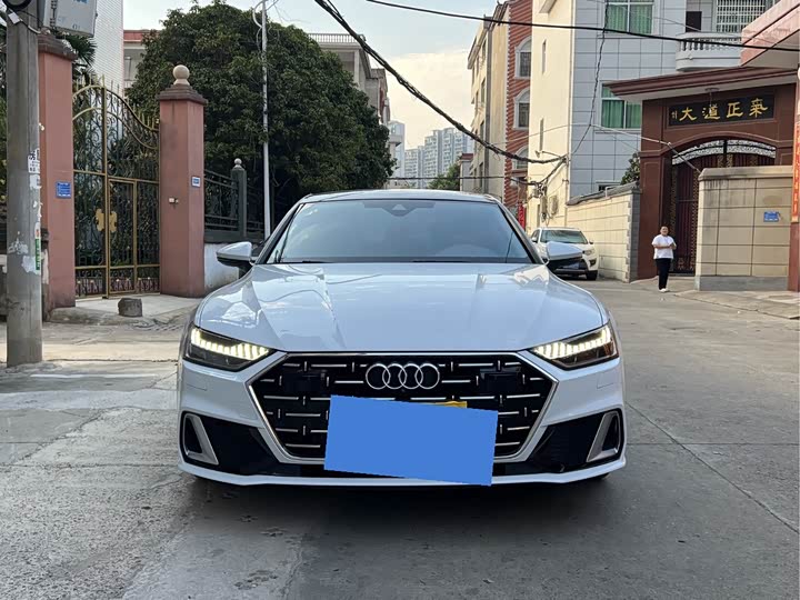 Фото 2 - Audi A7L