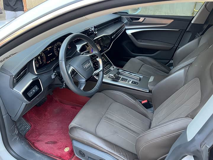 Фото 4 - Audi A7L