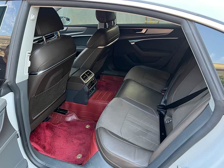 Фото 5 - Audi A7L