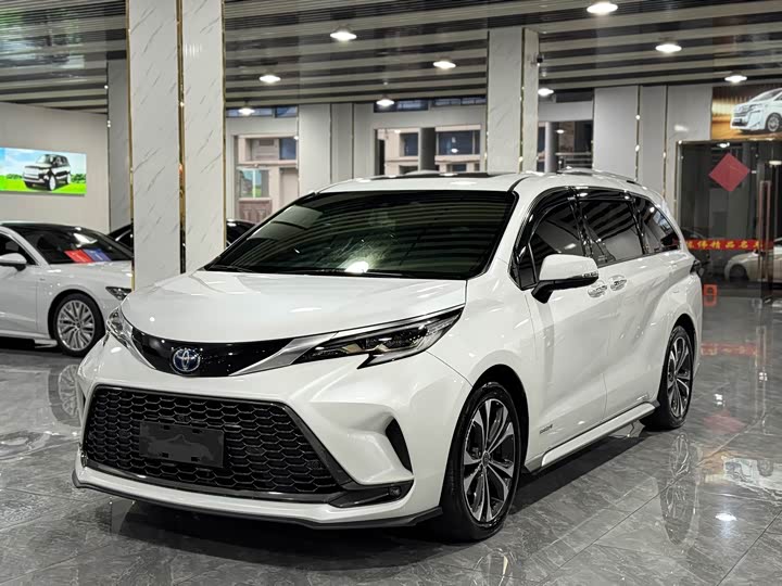 Фото 1 - Toyota Granvia