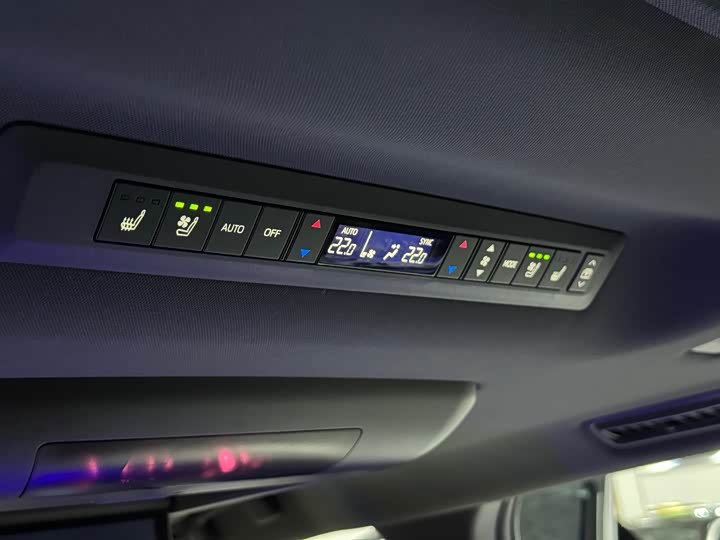 Фото 10 - Toyota Granvia