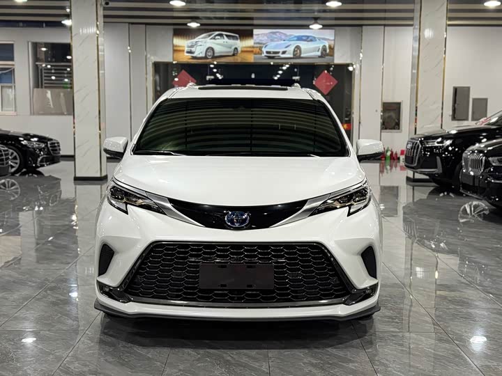 Фото 2 - Toyota Granvia