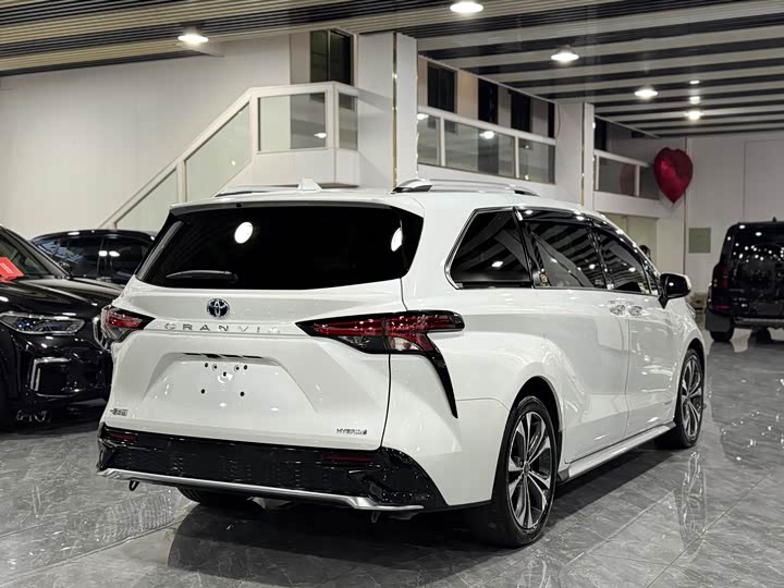 Фото 20 - Toyota Granvia