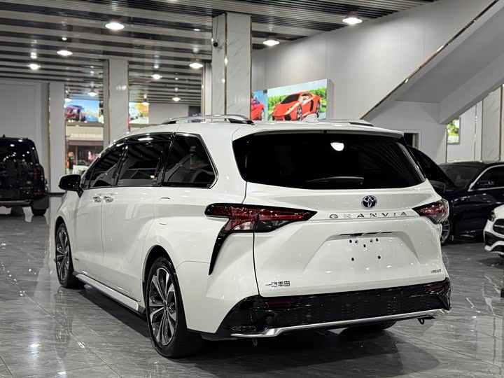 Фото 22 - Toyota Granvia