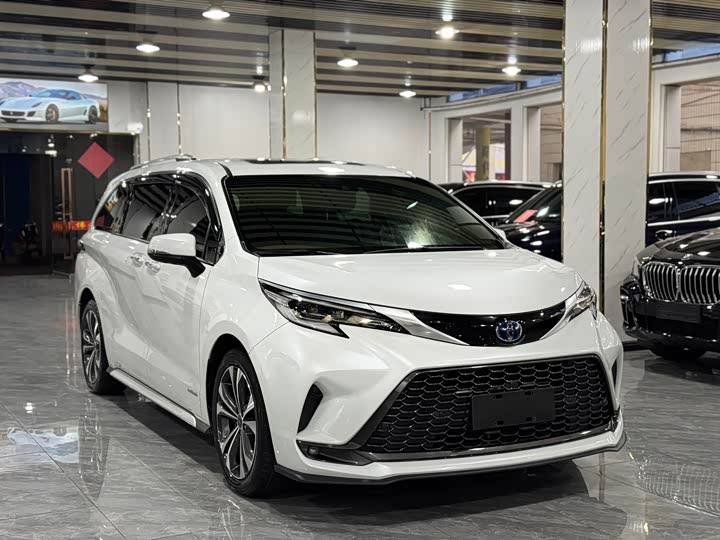 Фото 3 - Toyota Granvia