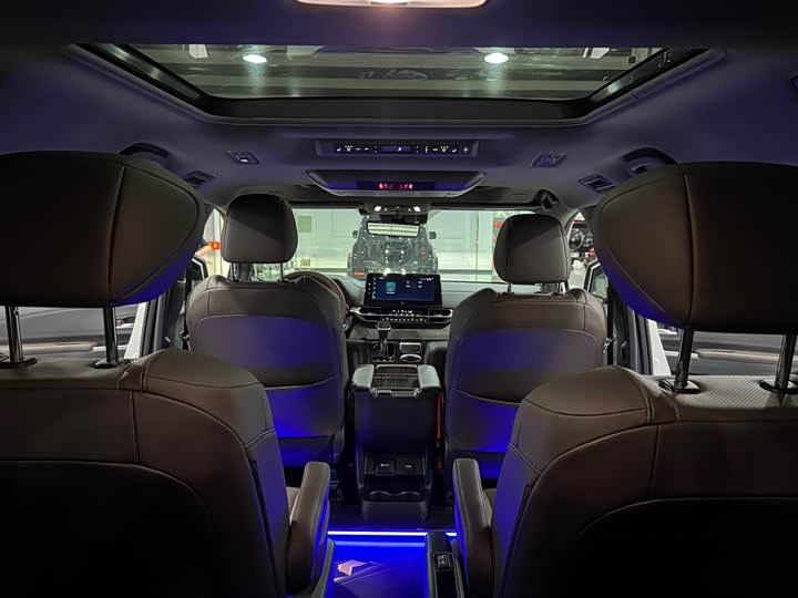 Фото 8 - Toyota Granvia