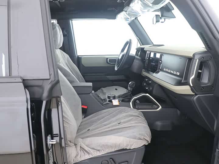 Фото 10 - Ford Bronco