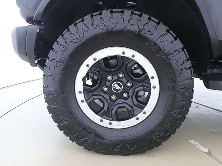 Фото 17 - Ford Bronco