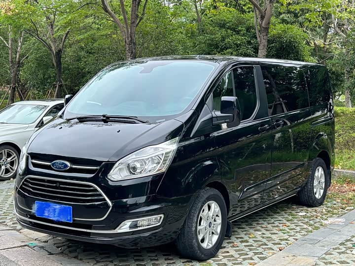 Фото 1 - Ford Tourneo