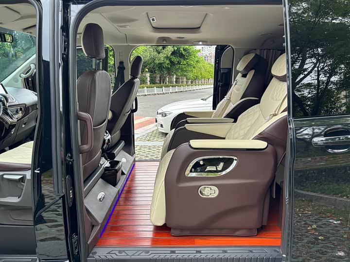 Фото 10 - Ford Tourneo