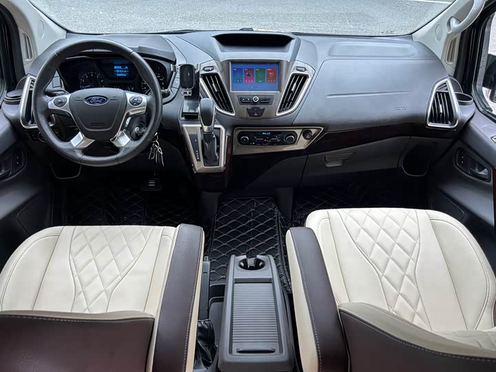 Фото 11 - Ford Tourneo