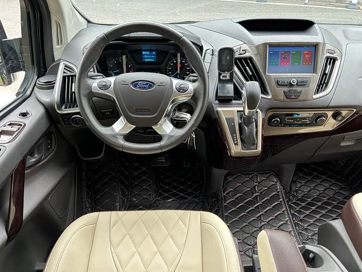 Фото 12 - Ford Tourneo