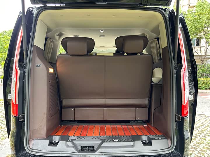 Фото 13 - Ford Tourneo