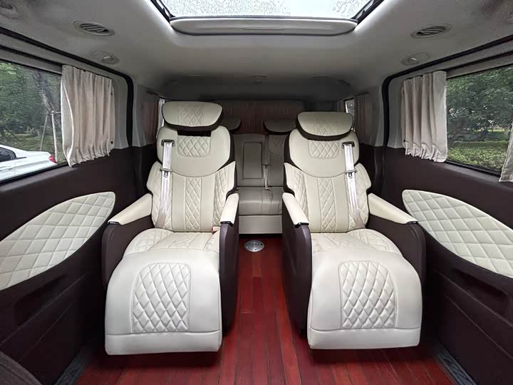 Фото 15 - Ford Tourneo