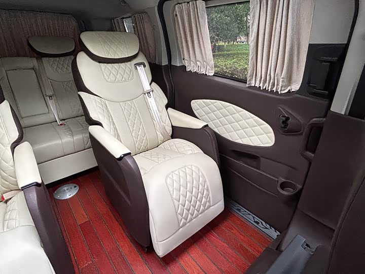 Фото 16 - Ford Tourneo