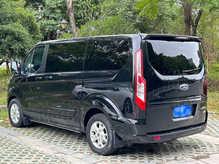 Фото 5 - Ford Tourneo