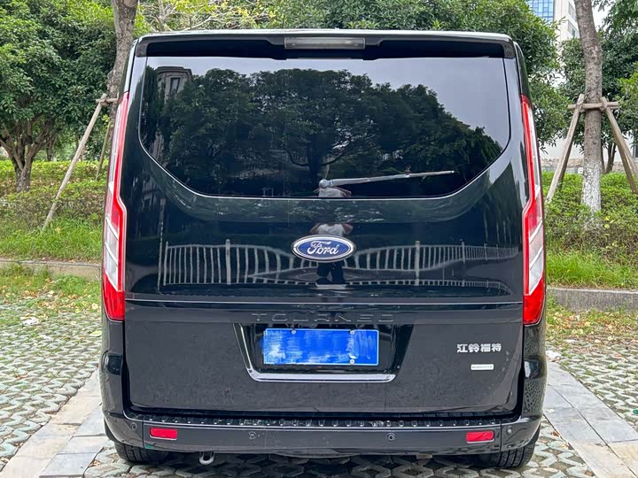 Фото 6 - Ford Tourneo