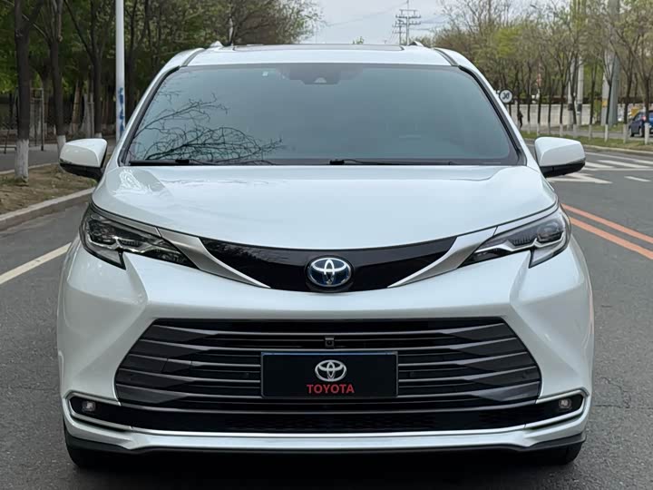 Фото 1 - Toyota Sienna