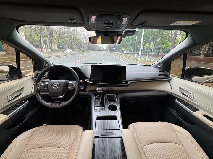 Фото 10 - Toyota Sienna