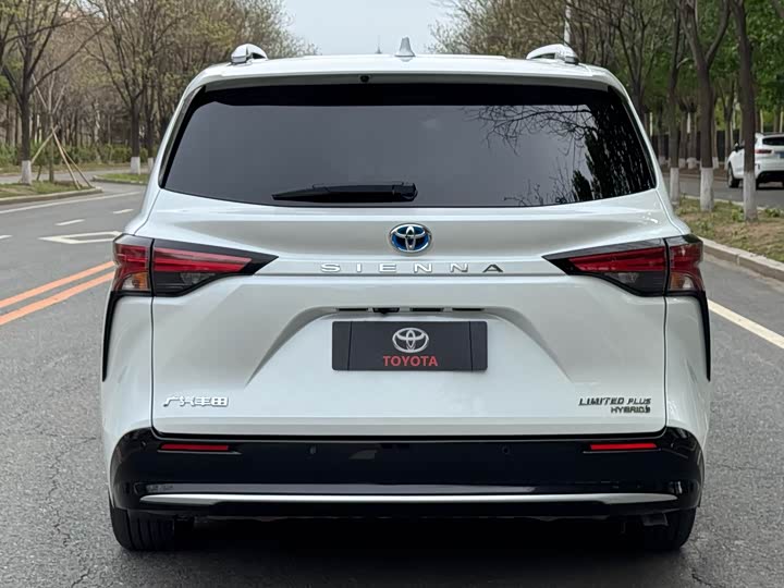 Фото 4 - Toyota Sienna