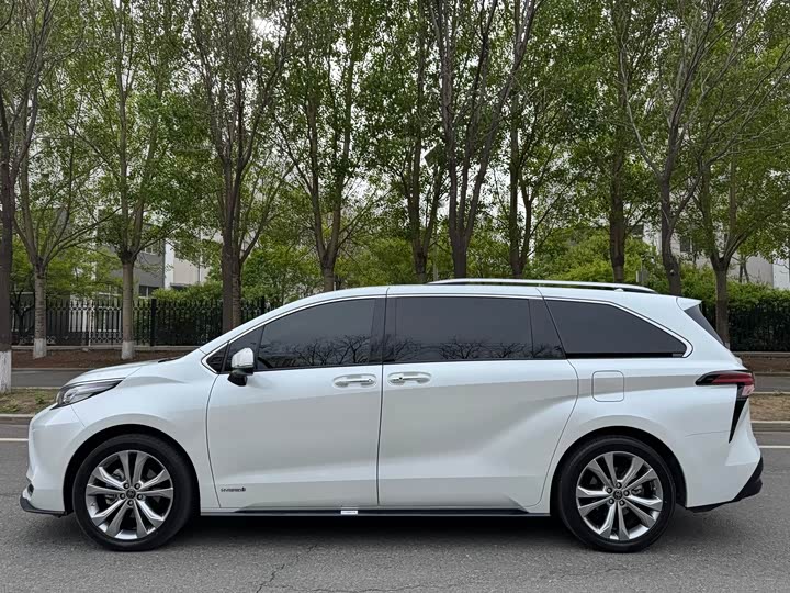 Фото 7 - Toyota Sienna