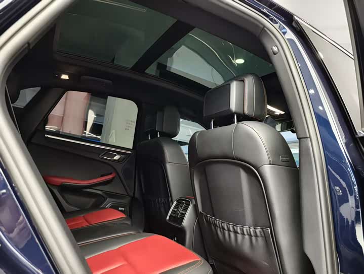 Фото 11 - Porsche Macan