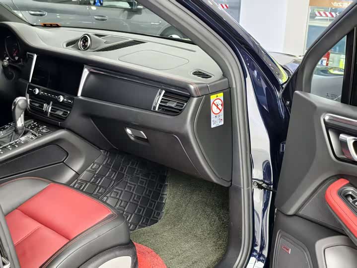 Фото 12 - Porsche Macan