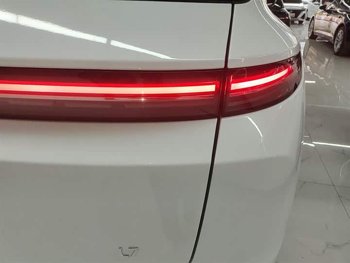 Фото 8 - LiXiang L7