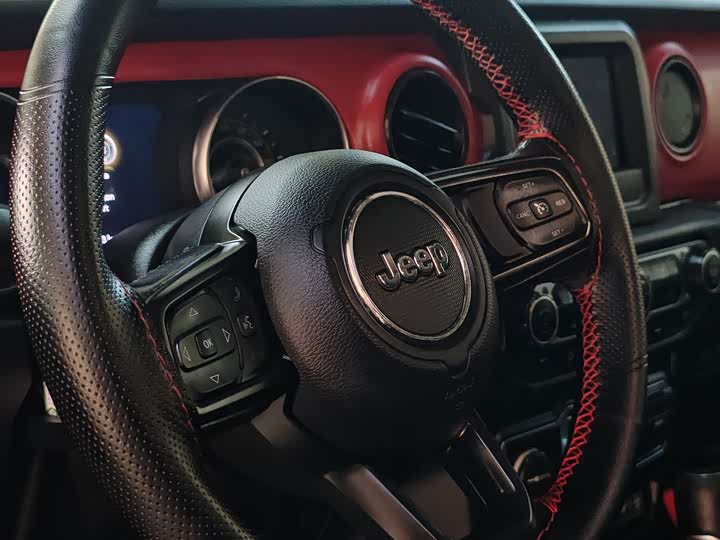 Фото 10 - Jeep Wrangler